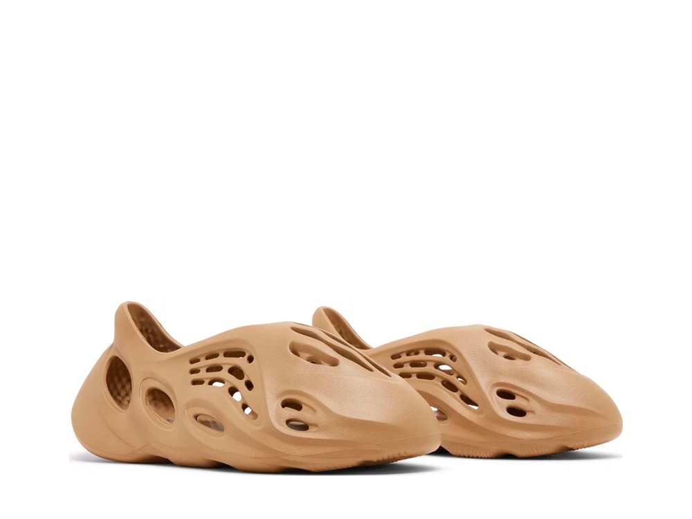 adidas YEEZY Foam Runner “Clay Taupe”